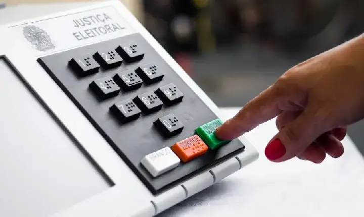 Abstenção crescente desafia voto obrigatório e entra no cálculo de candidatos