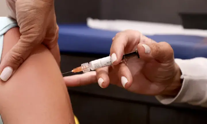 Investigação vai decidir como vacina da dengue poderá ser utilizada de forma segura, diz Padilha