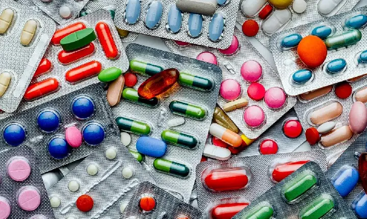 Medicamentos vencidos ou em desuso? Saiba como descartar corretamente