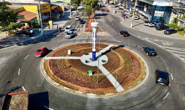Prefeitura conclui paisagismo em mais uma rotatória de Cajamar