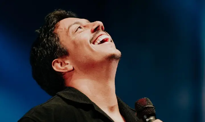 Renato Albani apresenta últimas sessões de “Testando Piadas” na Grande São Paulo neste final de semana