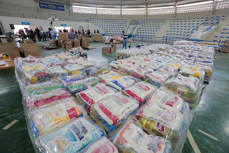 ACOLHER ARRECADA 18 TONELADAS DE ALIMENTOS E 3 MIL AGASALHOS