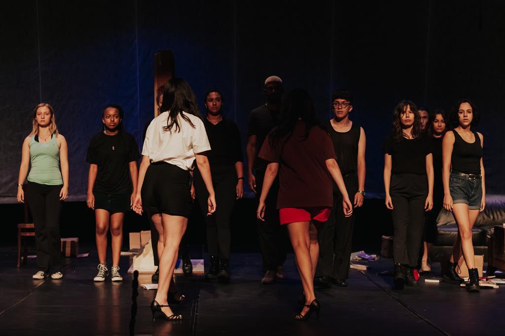 Barueri apresenta o espetáculo 'Os subversivos' na sexta-feira, 24