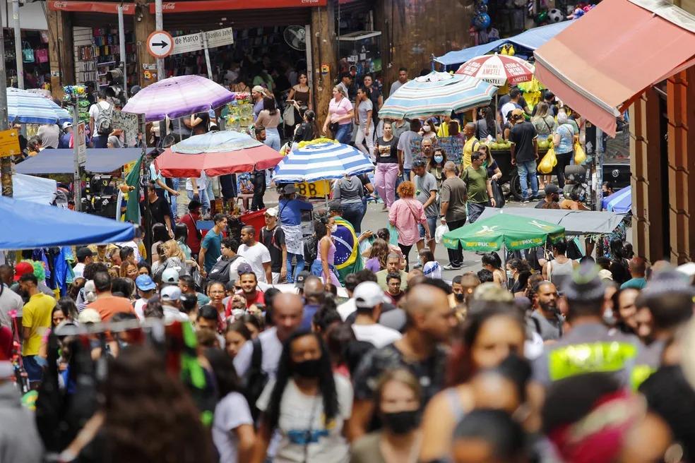 Desemprego no Brasil cai para média de 9,3% em 2022, o menor patamar desde 2015, aponta IBGE