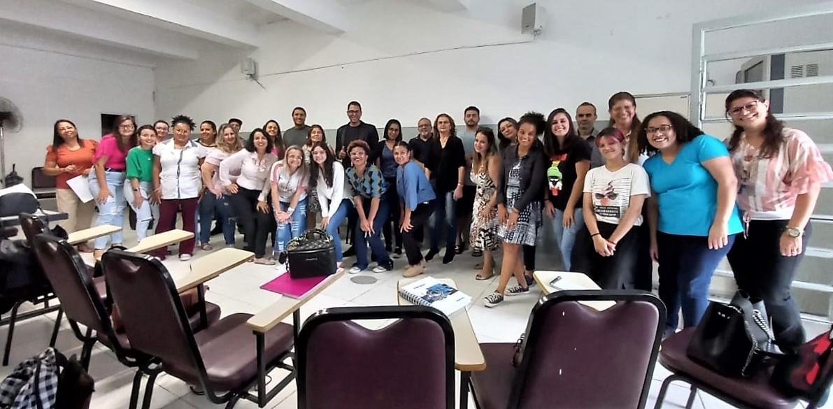 Educação de Jandira realiza treinamento sobre comunicação
