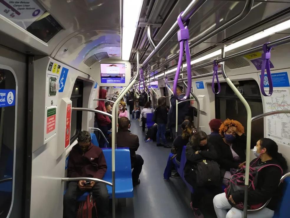 Máscara deixa de ser obrigatória em trens, Metrô e ônibus de SP nesta sexta