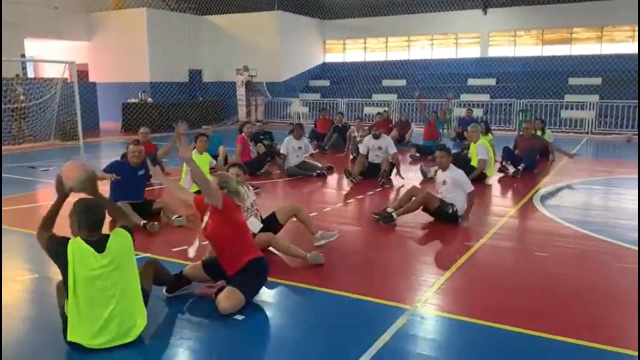 PROFESSORES DE EDUCAÇÃO FÍSICA PARTICIPAM DE CAPACITAÇÃO EM ESPORTES PARALÍMPICOS