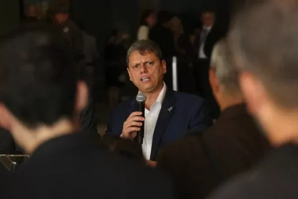 Tarcísio anuncia concurso para contratação de 5.600 novos PMs em SP