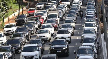 Lula anuncia nesta quinta medidas para baratear carros populares