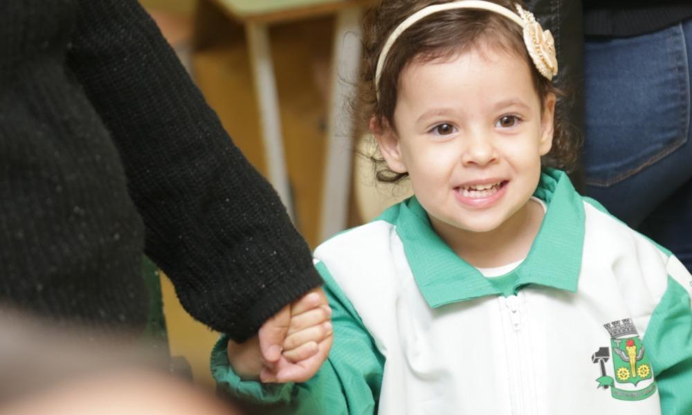 ALUNOS DA REDE MUNICIPAL COMEÇAM A RECEBER UNIFORMES DE INVERNO DIA 20/06