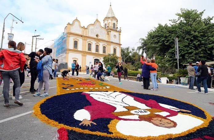 Celebração de Corpus Christi reúne público de mais de 50 mil pessoas em Santana de Parnaíba