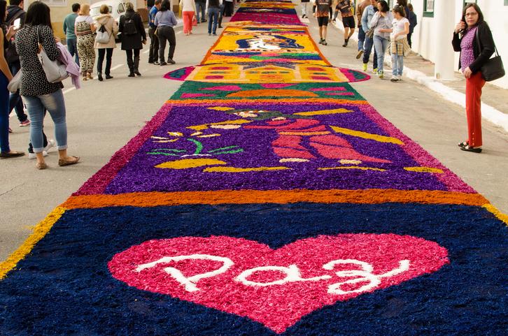 CORPUS CHRISTI DE SANTANA DE PARNAÍBA TRAZ COMO TEMA “EUCARISTIA E AS OBRAS DE MISERICÓRDIA”