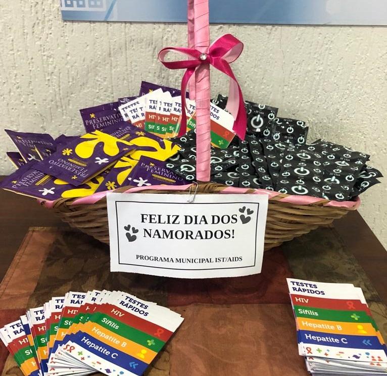 Dia dos Namorados: equipe da saúde realizou ação de prevenção à IST e de distribuição de preservativos