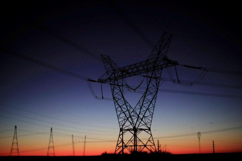 Programas do governo federal levam luz a comunidades em regiões remotas