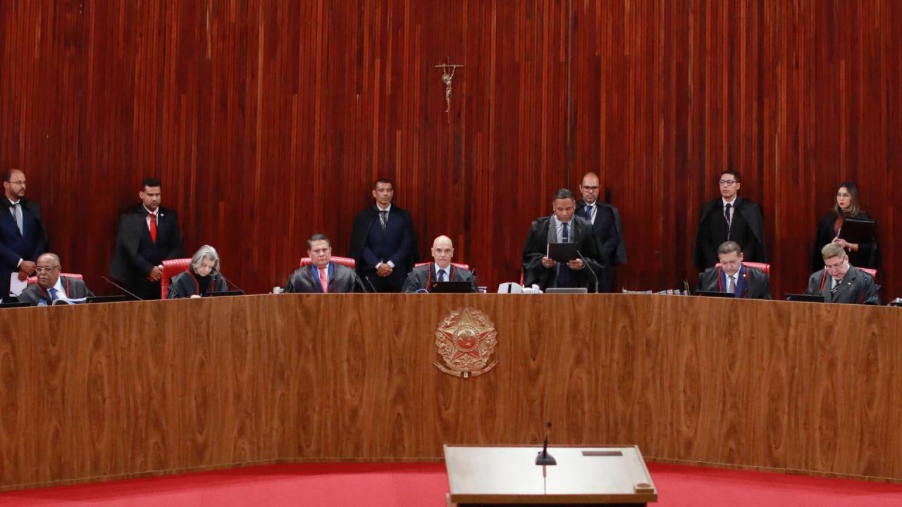 TSE retoma julgamento que pode levar à inelegibilidade de Bolsonaro