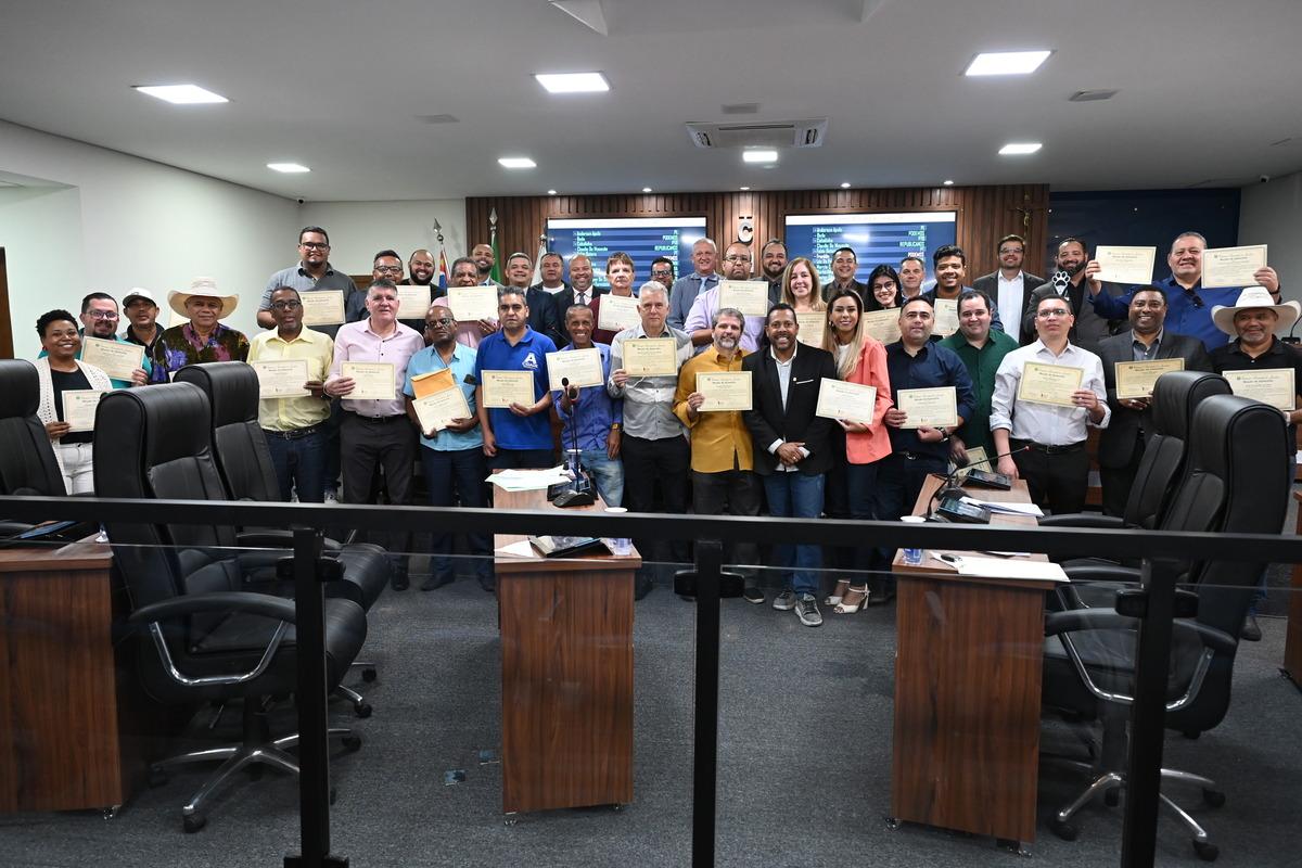 Câmara de Jandira homenageia profissionais de imprensa da região