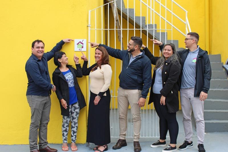 Programa Morar Bem visita imóveis que receberam melhorias