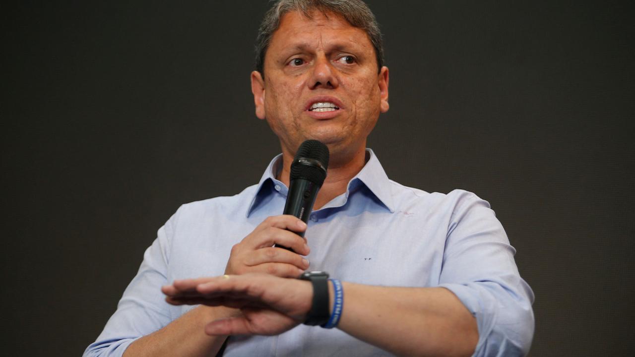 Tarcísio engorda salário de 11 auxiliares com participação em conselhos de estatais