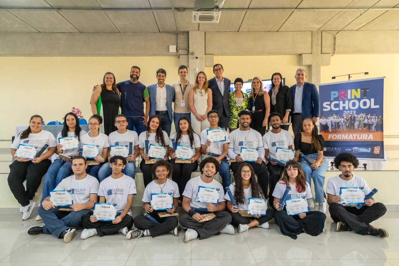 Print School: 17 jovens de Santana de Parnaíba se formam e recebem oportunidade de trabalho