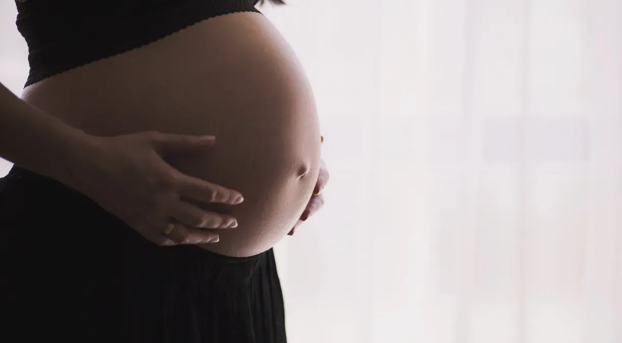 Probabilidade de mulheres negras fazerem aborto é 46% maior do que para brancas, diz Fiocruz