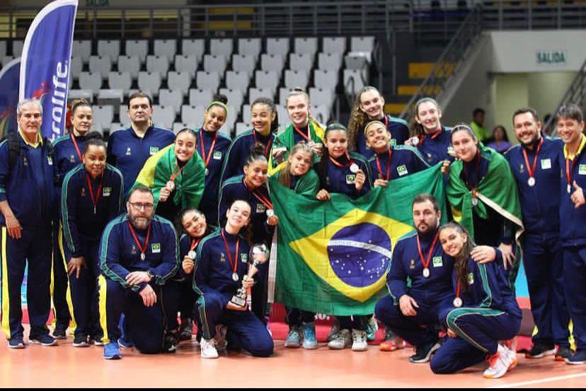 Atletas de Barueri são Prata no Sul-americano de Vôlei com o Brasil Sub-17 