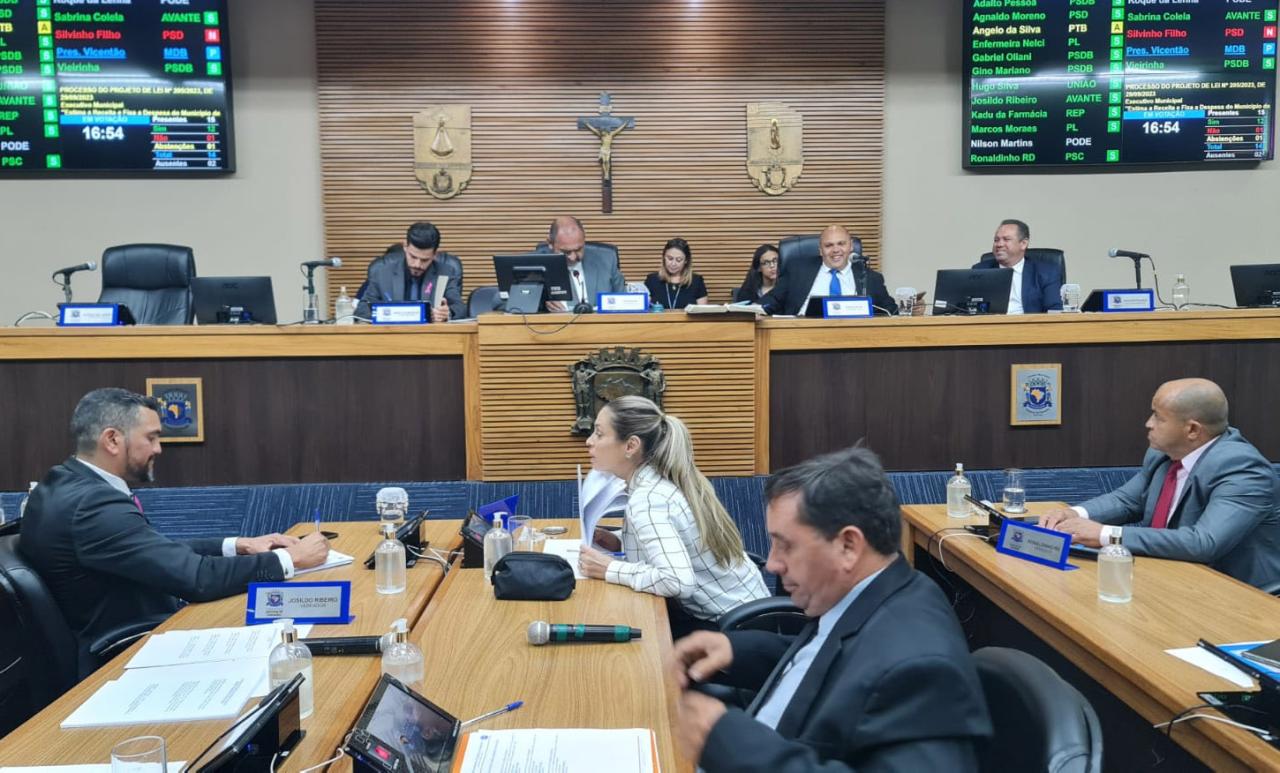 Câmara de Santana de Parnaíba realiza 16ª Sessão Extraordinária para votar Projetos do Executivo