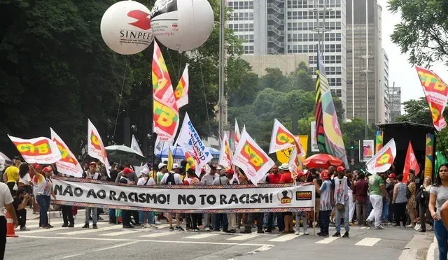 Marcha da Consciência Negra em SP nesta segunda diz não ao racismo