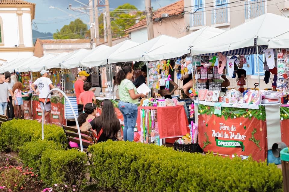 Natal de Luz de Santana de Parnaíba terá presépio, Papai Noel, show de Thiago Arancam e Feira da Mulher Empreendedora
