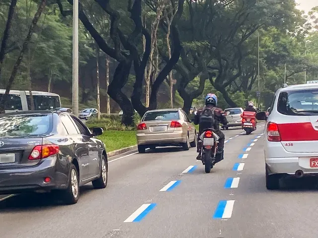 Avenidas Faria Lima, Luiz Dumont Villares e Zaki Narchi ganham Faixa Azul para motociclistas a partir desta segunda