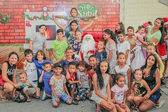 Fundo Social entrega mais de 5 mil sacolinhas de natal para crianças da cidade
