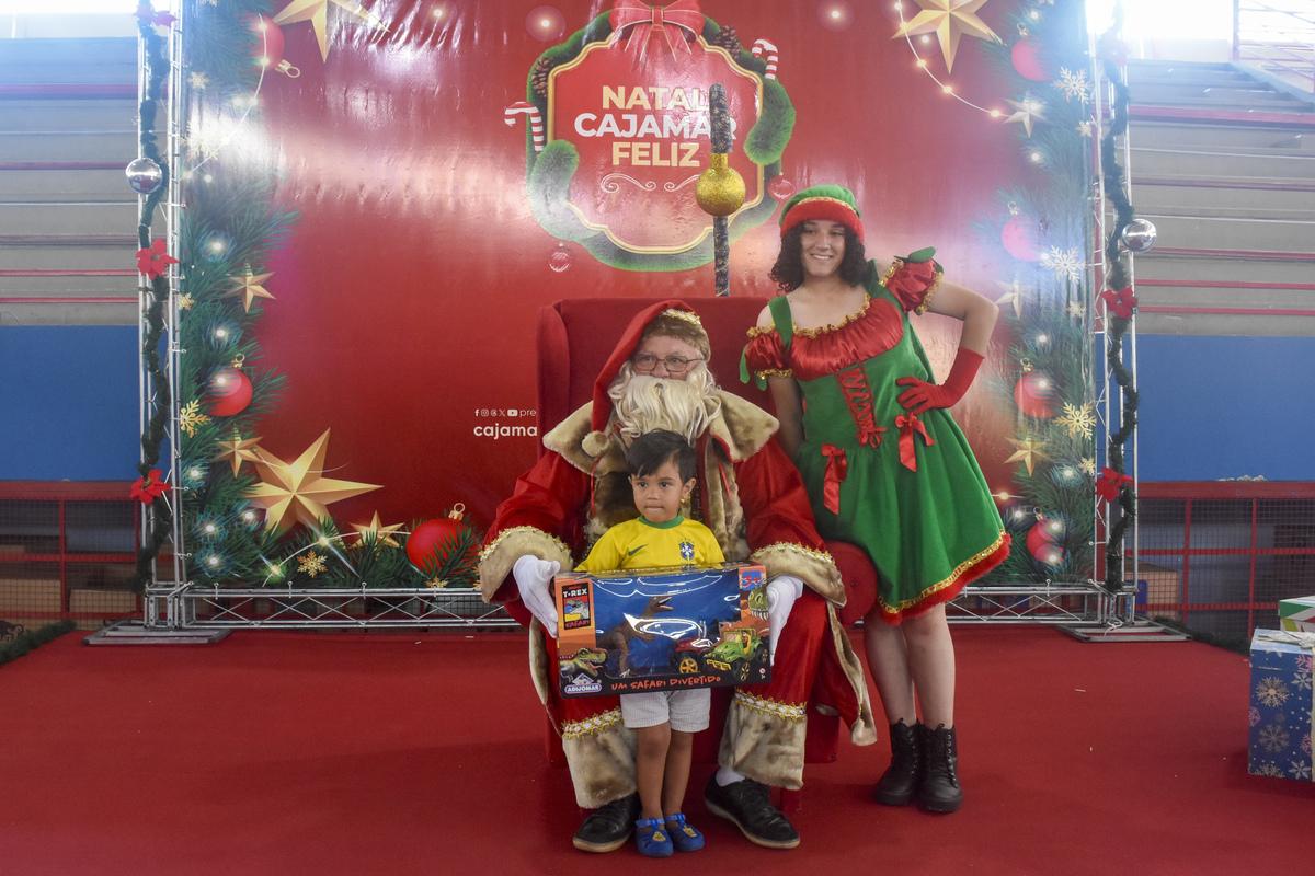 Programa Natal Cajamar Feliz inicia a entrega de presentes