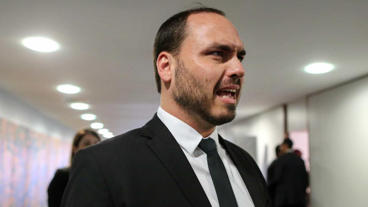 Carlos Bolsonaro é alvo da PF em nova fase de operação sobre uso ilegal da Abin