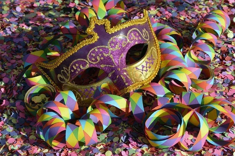 Carnaval não é feriado nacional, e trabalhador depende de dispensa do patrão para folgar