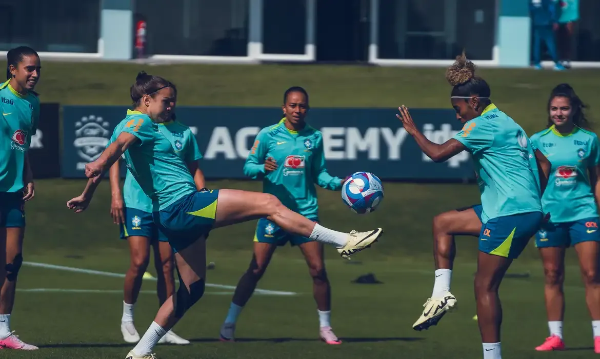 FUTEBOL: SELEÇÃO FEMININA ENTRA EM RETA FINAL DE PREPARAÇÃO PARA PARIS