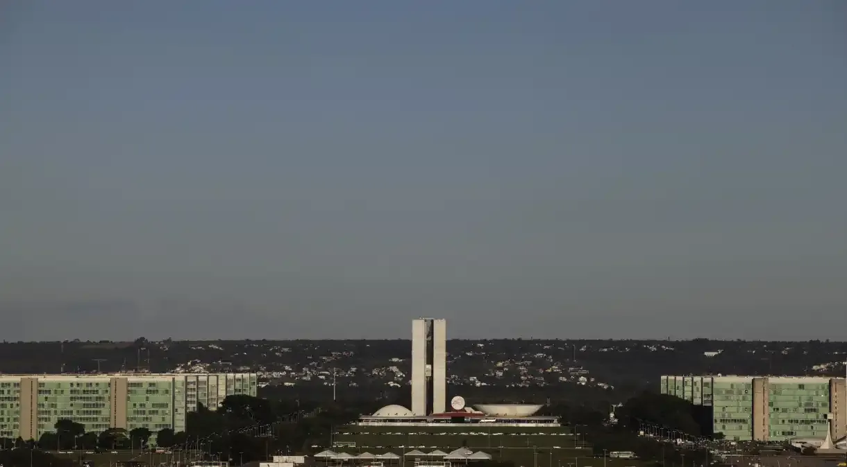 Governo federal oficializa congelamento de R$ 15 bi no Orçamento nesta segunda (22)