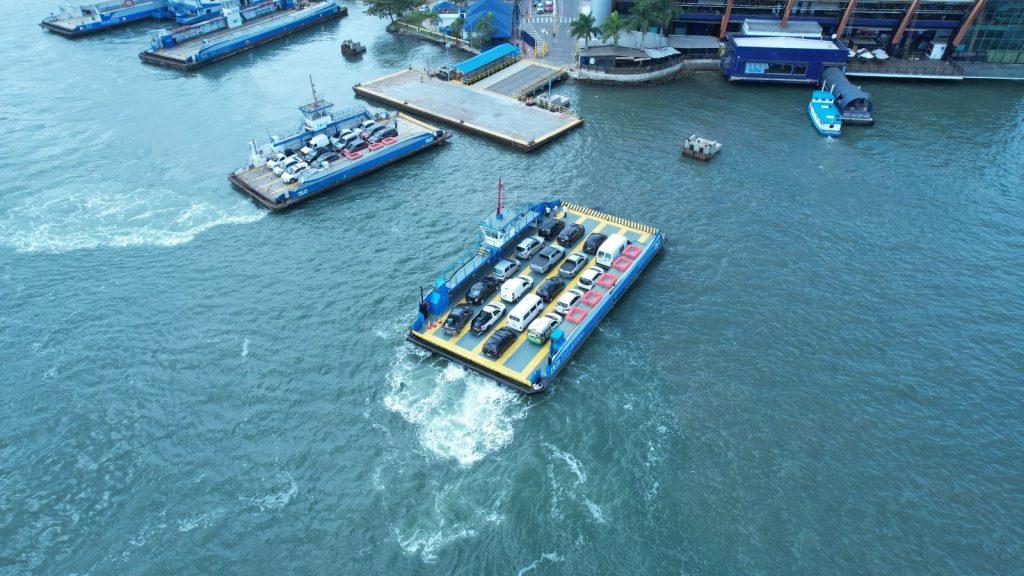 Governo de SP entrega a balsa FB-27 modernizada para a travessia de Santos e Guarujá