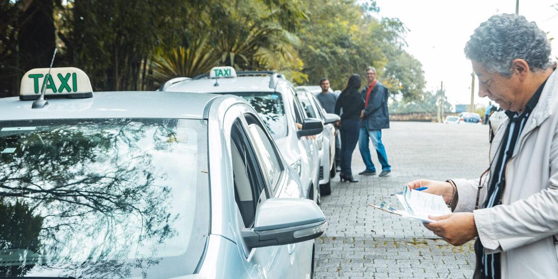 Março é mês de renovação dos alvarás dos taxistas de Cotia