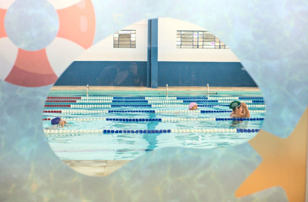 Prefeitura de Cotia retoma projeto Acqua, que oferece aulas de natação e hidroginástica