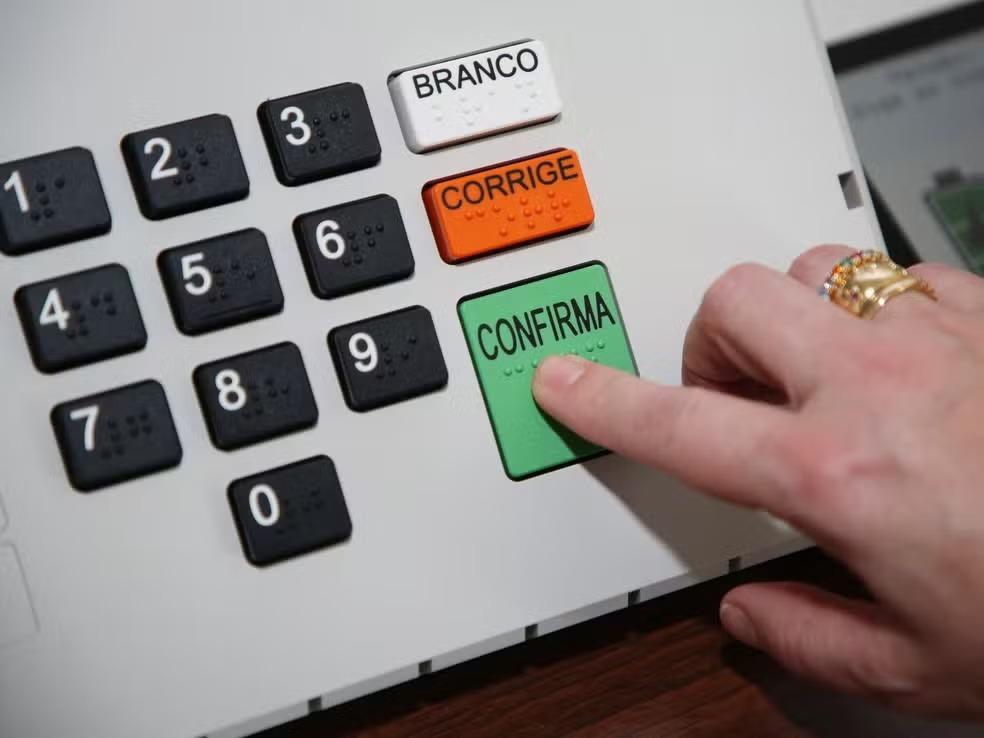 CCJ do Senado aprova fim da reeleição para presidente, prefeitos e governadores