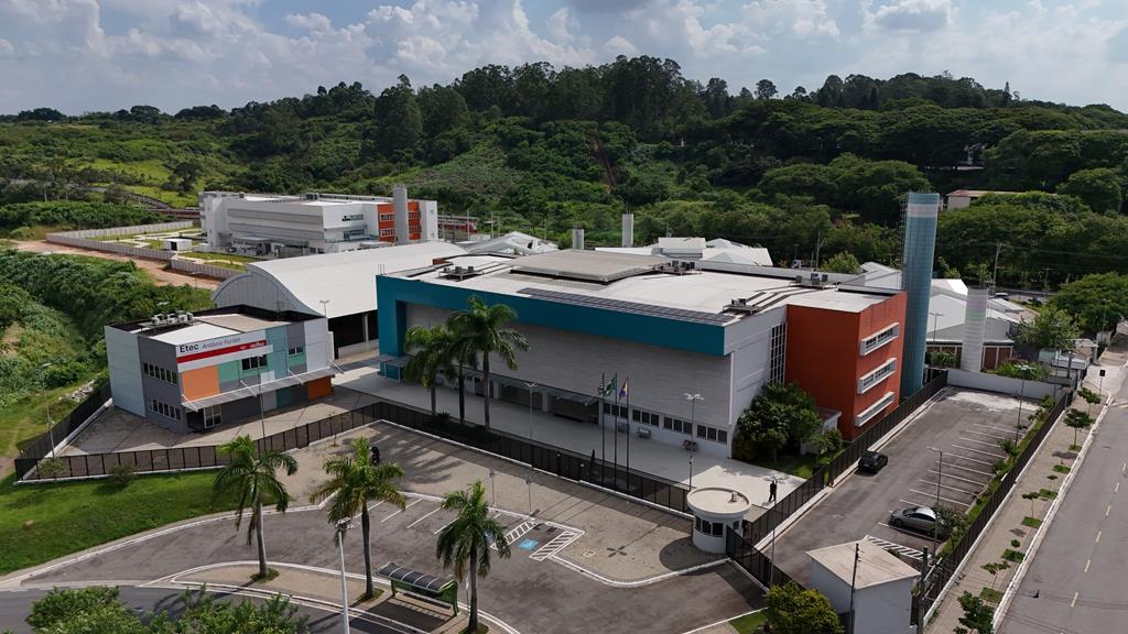 Etec Antônio Furlan abre inscrições para cursos técnicos gratuitos em Barueri
