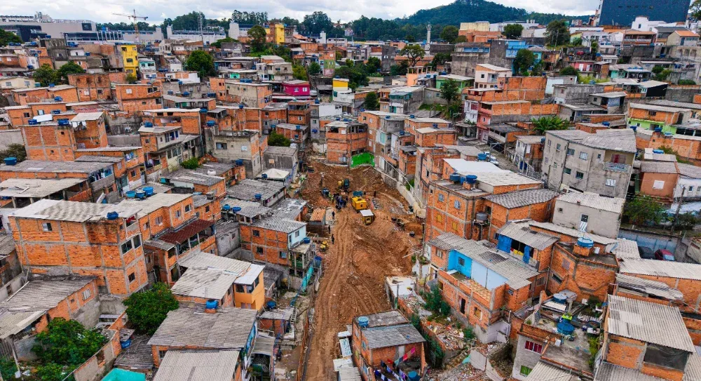 Obras do Projeto Pró-Moradia avançam no Morro do Sabão