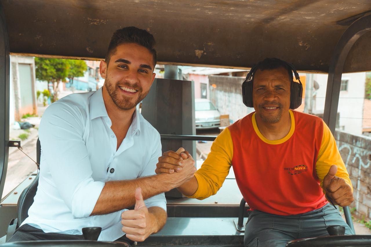 Prefeito Kauan entrega mais duas ruas pavimentadas e anuncia novas etapas do programa Asfalta Cajamar