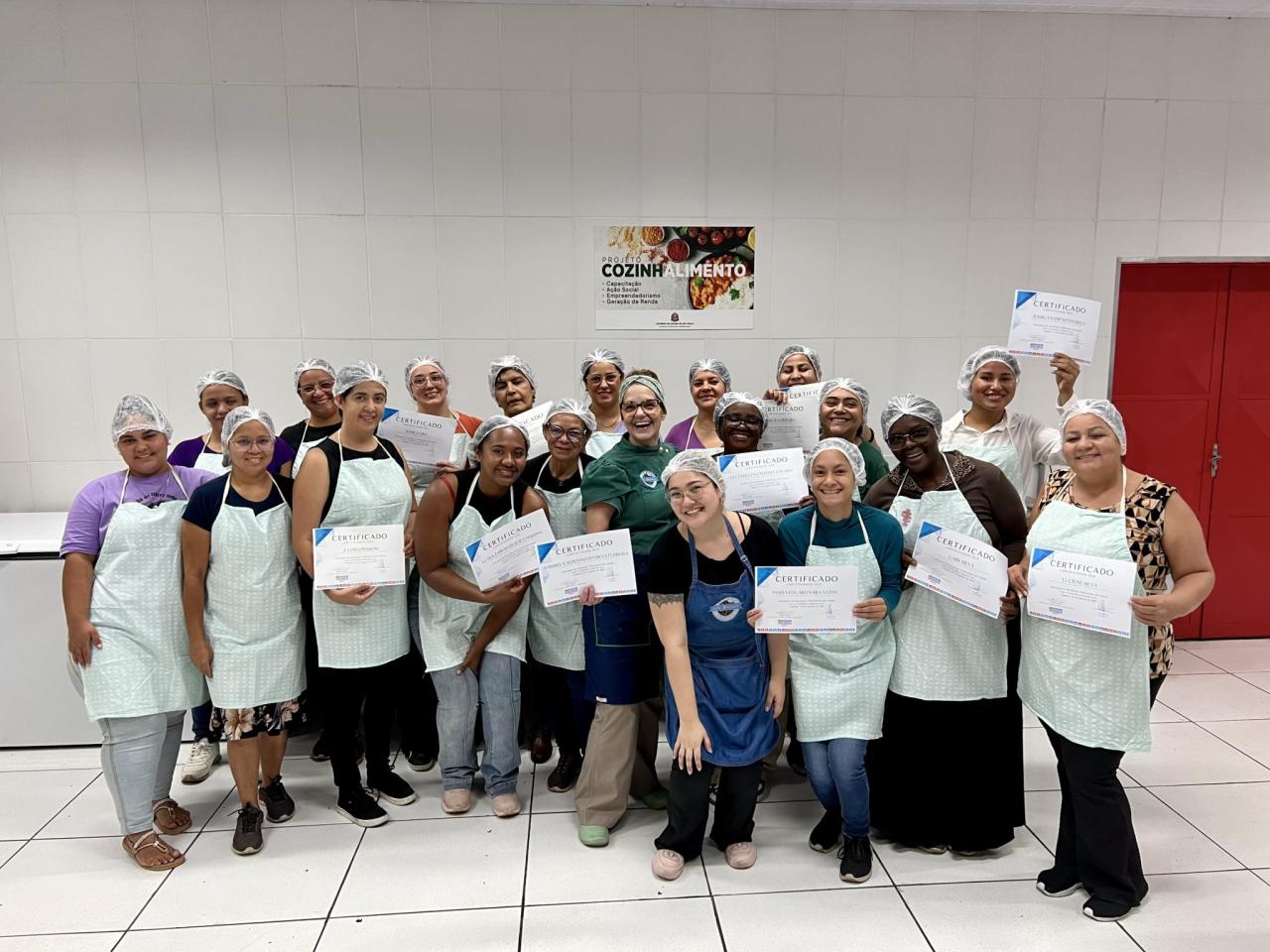 Workshop de Morango do Amor encanta participantes no Fundo Social de Cajamar