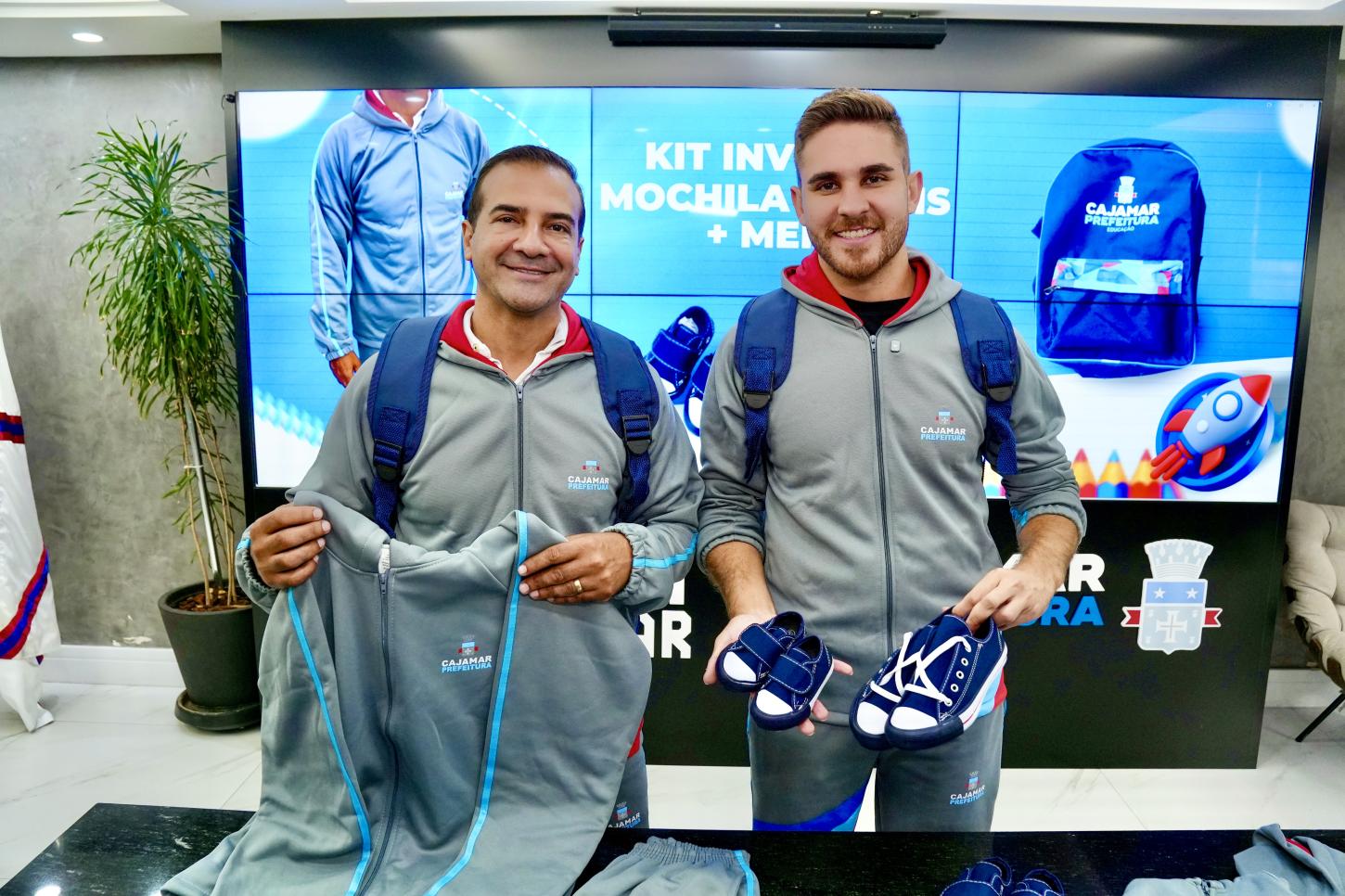 Prefeitura de Cajamar inicia entrega de kits de inverno completos para alunos do Colégio do Futuro