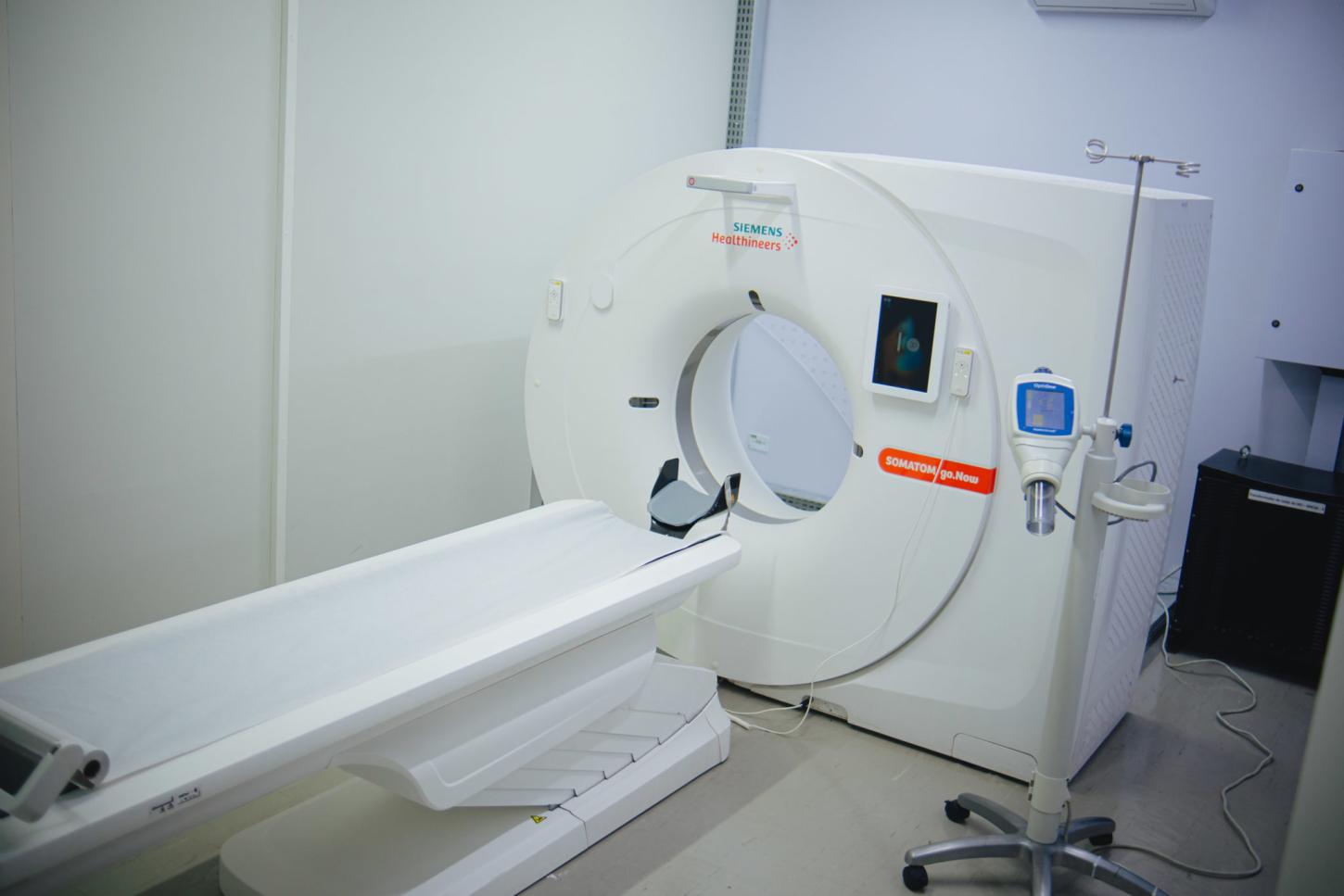 Novo tomógrafo entra em funcionamento e Prefeitura avança para zerar a fila de tomografias em Cajamar