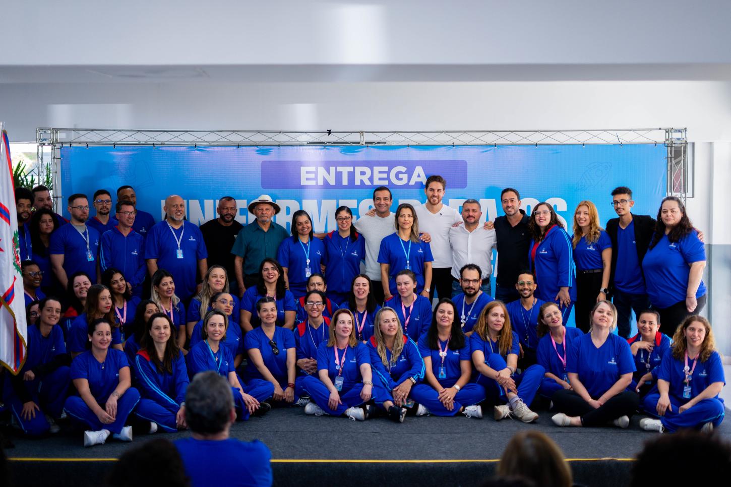 Prefeitura de Cajamar entrega novos uniformes para mais de 2.200 profissionais da Educação