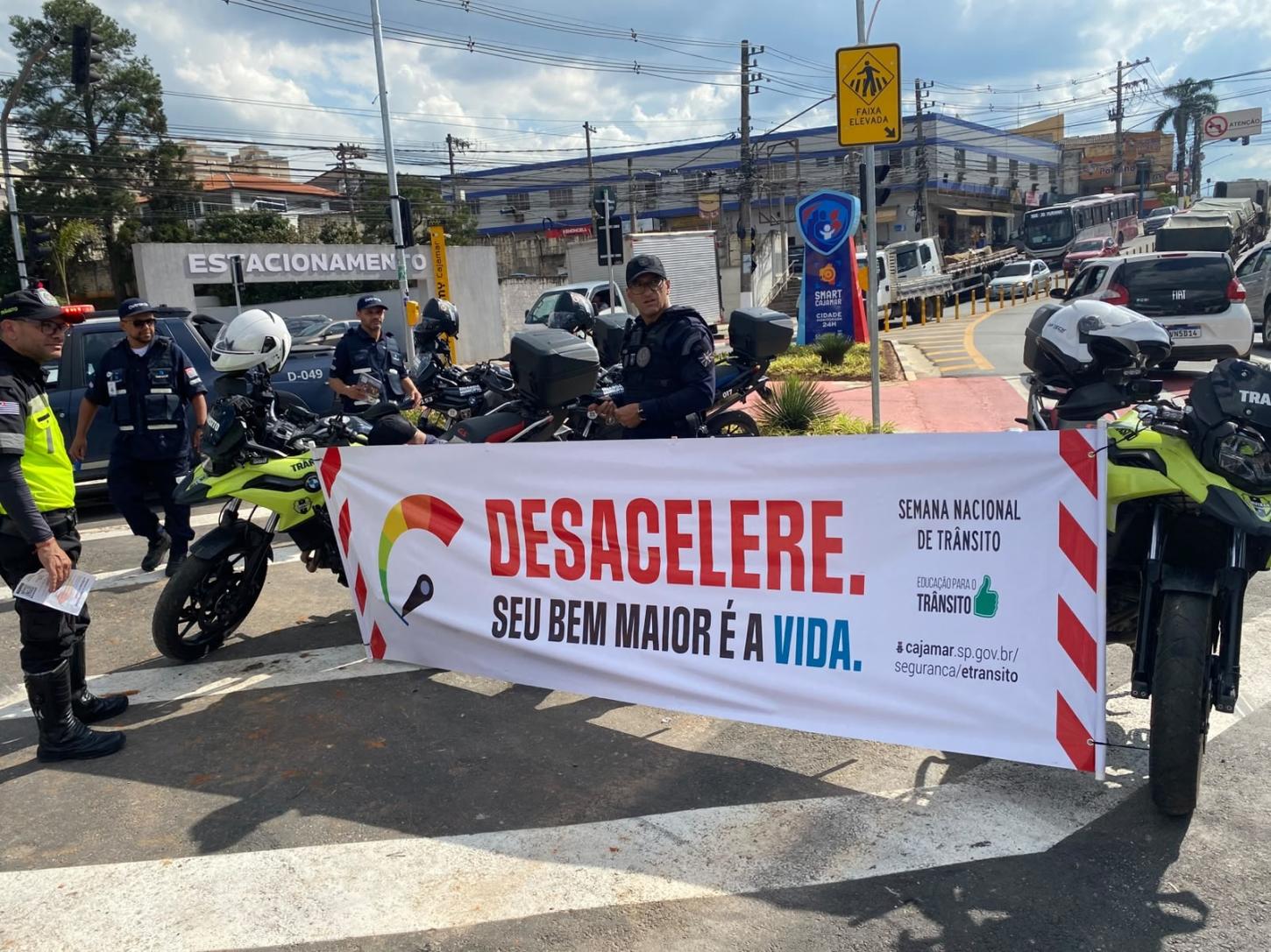 Cajamar encerra Semana Nacional de Trânsito com ação educativa voltada a motociclistas, motoristas e pedestres