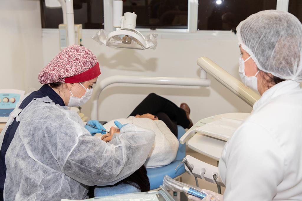 Secretaria da Mulher amplia atendimento com serviço de odontologia