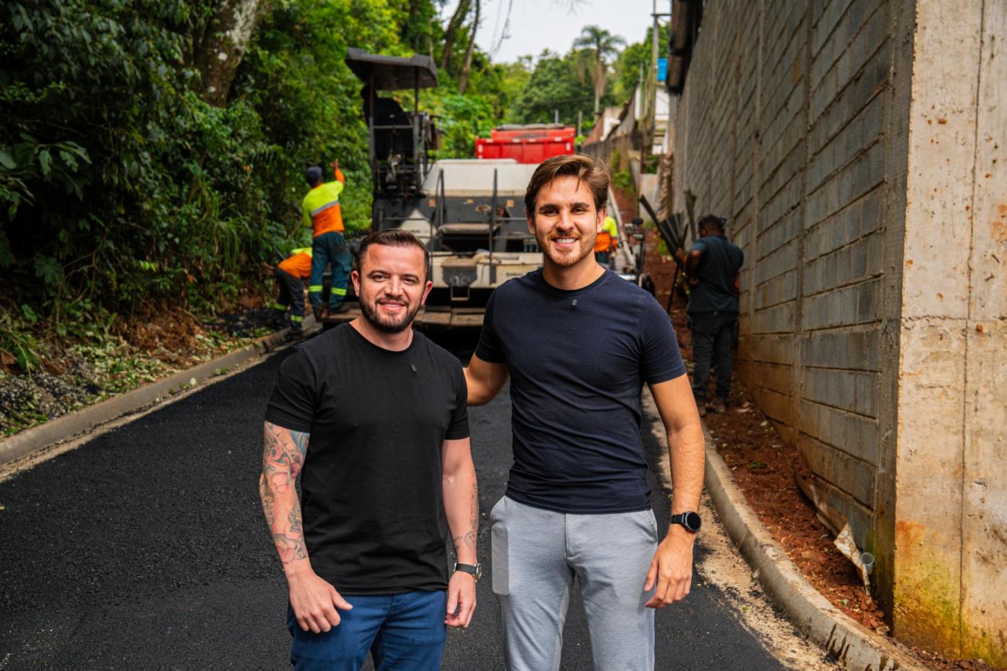 Kauan acompanha o Asfalta Cajamar no Jurupari, com meta de pavimentar 100% das ruas do bairro e do Bosque do Sol